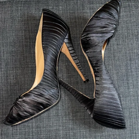🔥 Luxury BM- Black Ryba Pleated Satin Heels Size 9-Designer Luxury Heels! - Picture 2 of 14